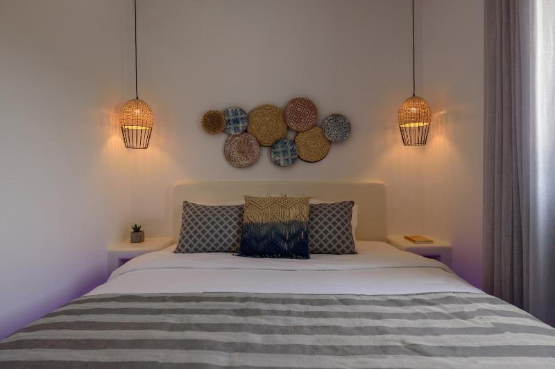 Premium Suite with Hot Tub and Caldera View image 4
