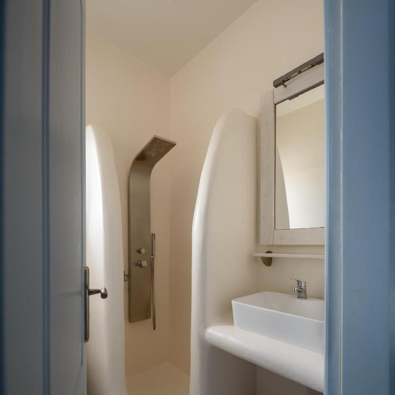 Premium Suite with Hot Tub and Caldera View image 2