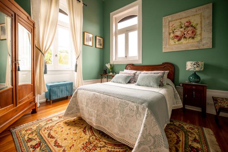 Deluxe Room image 4