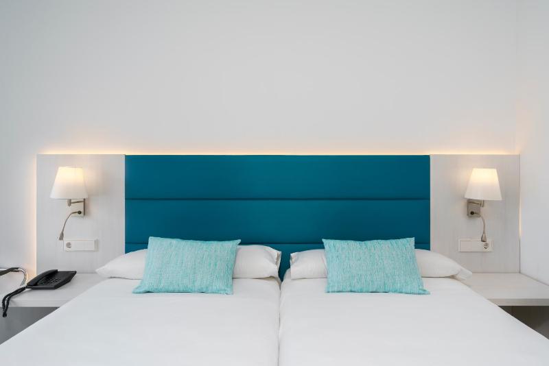 Double Room image 4