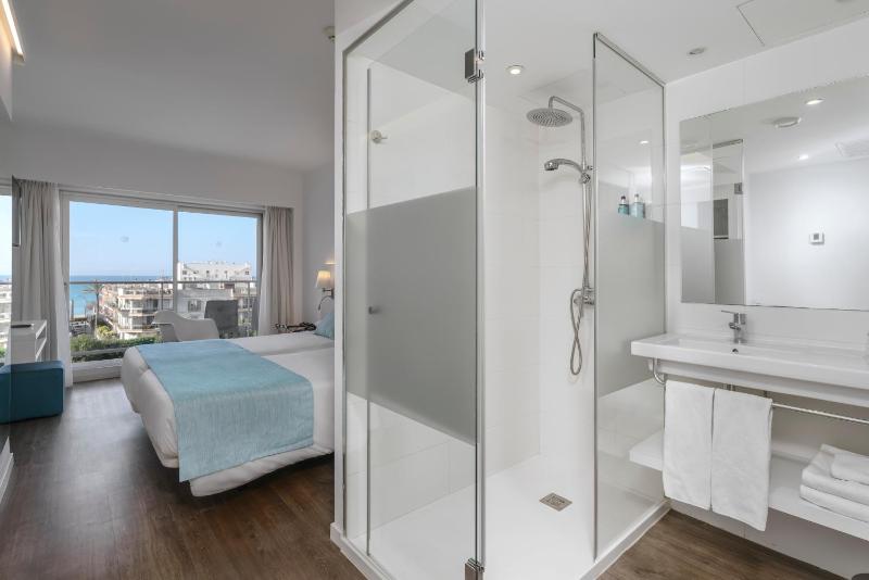 Superior Double Room with Sea View image 4