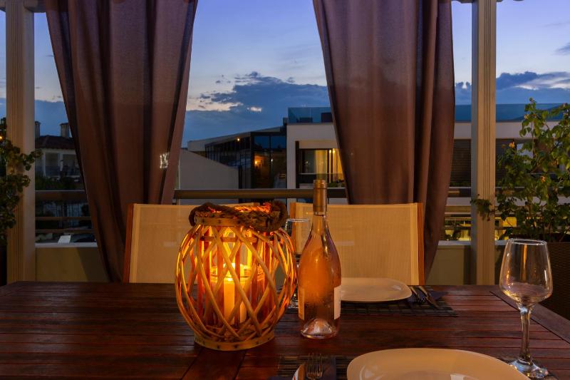 Luxury balcony studio image 4