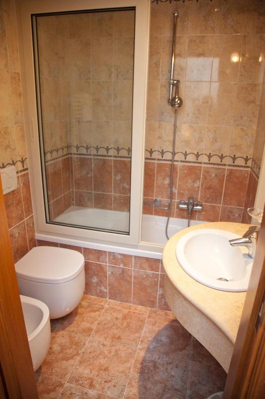 Double or Twin Room image 3