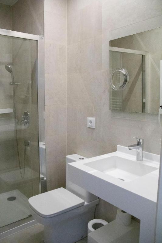 Double Room with Balcony image 2
