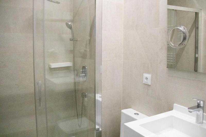 Double Room with Balcony image 3