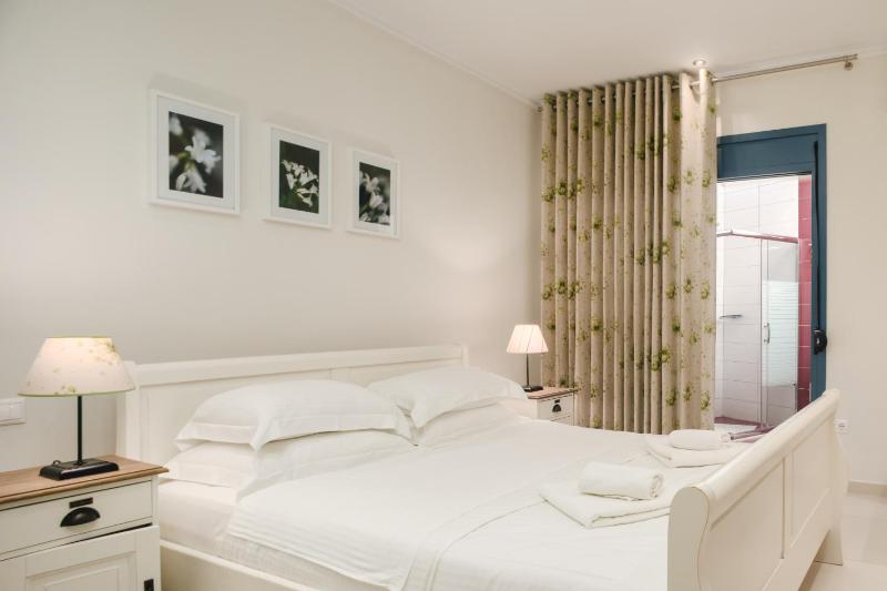 Five-Bedroom Villa with Private Pool - Sagittarius image 4