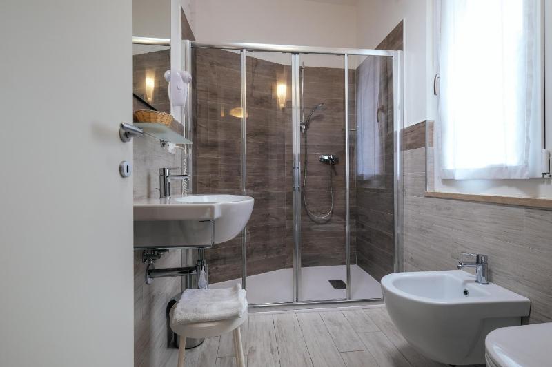 Standard Triple Room with Balcony and Partial Lake View image 1