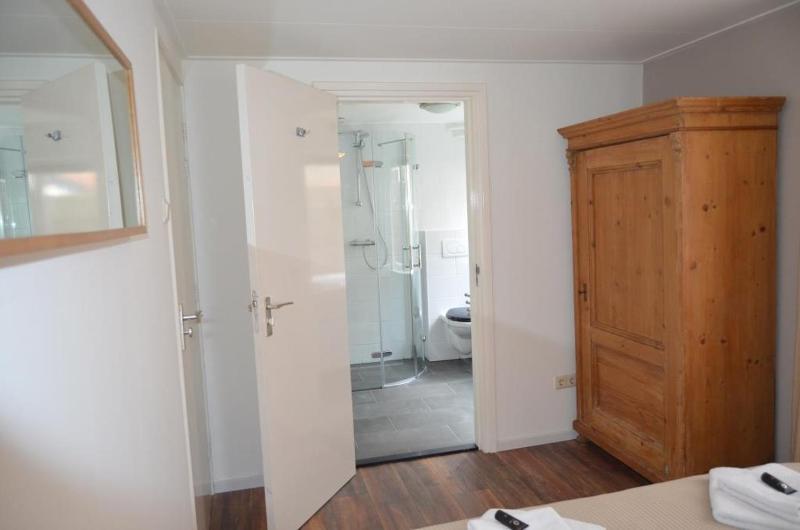 One-Bedroom Apartment image 2