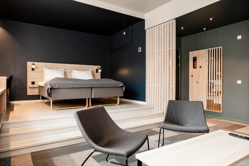 Junior Suite image 2