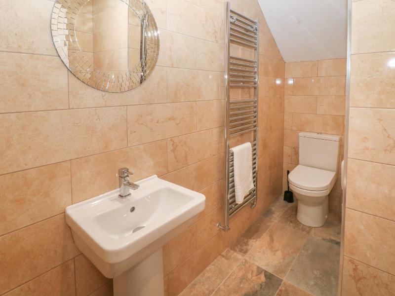 Chestnut Cottage - image 24