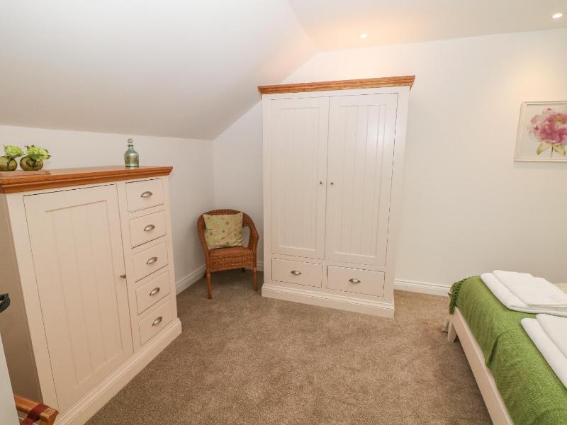 Chestnut Cottage - image 26