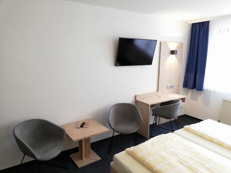 Double Room image 3