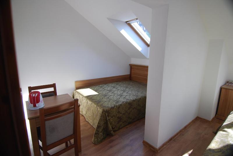Quadruple Room with Private Bathroom image 2