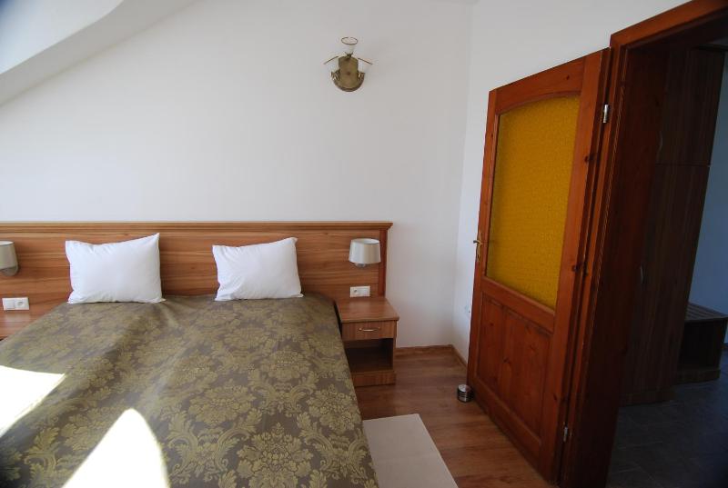 Quadruple Room with Private Bathroom image 3