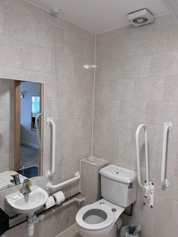 Twin Room - Disability Access image 4