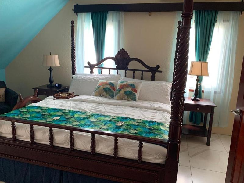 Deluxe Suite with Sea View image 1