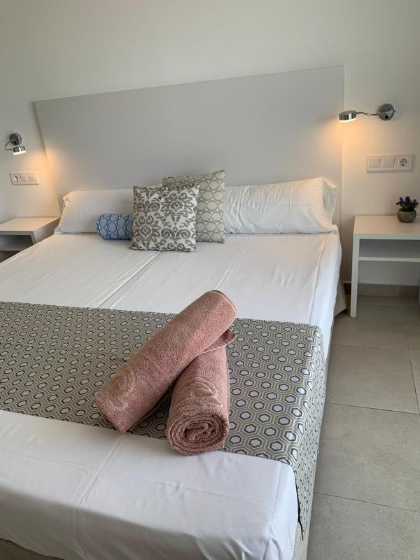 Double Room image 3