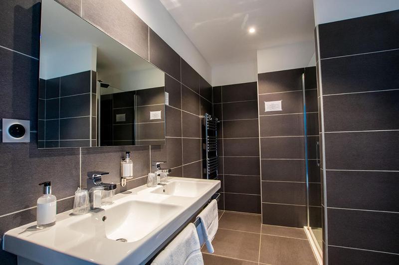 Superior Quadruple Room image 3
