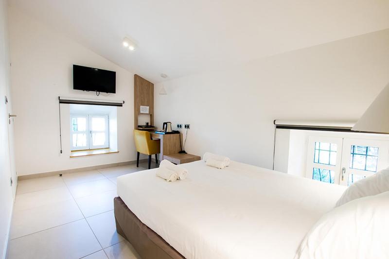 Standard Double Room image 4