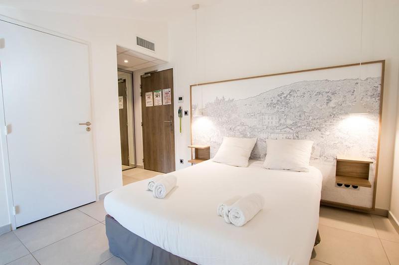 Standard Double Room image 3