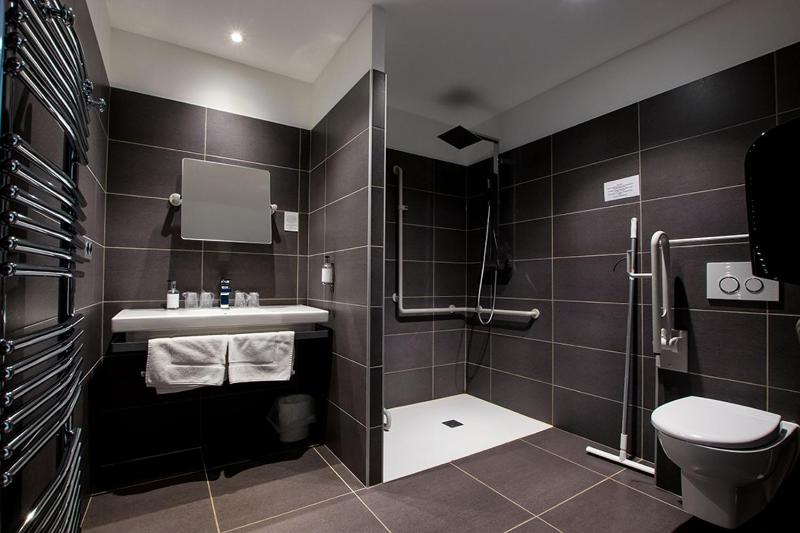 Standard Double Room image 2