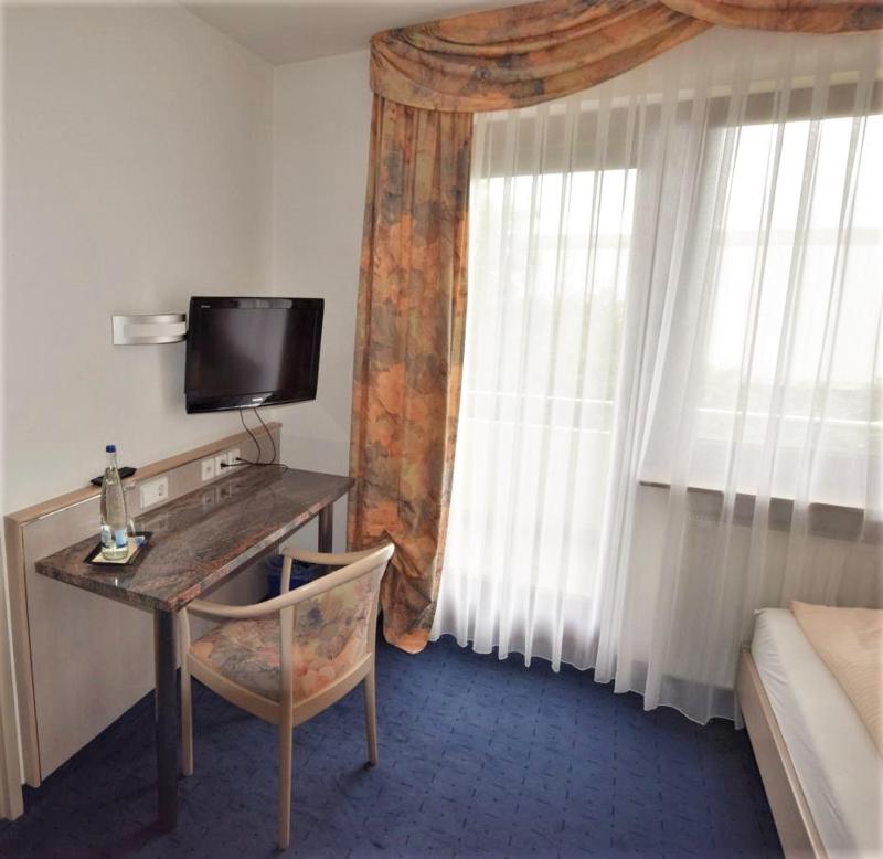 Single Room with Balcony image 3