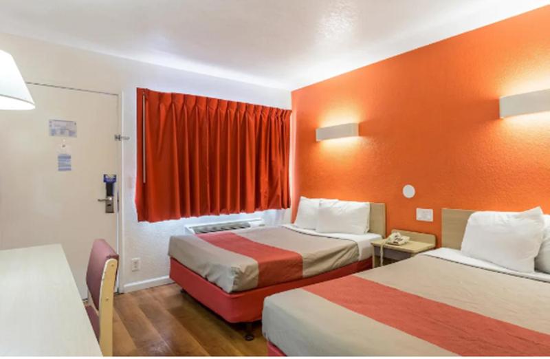 Quadruple Room - Smoking image 2