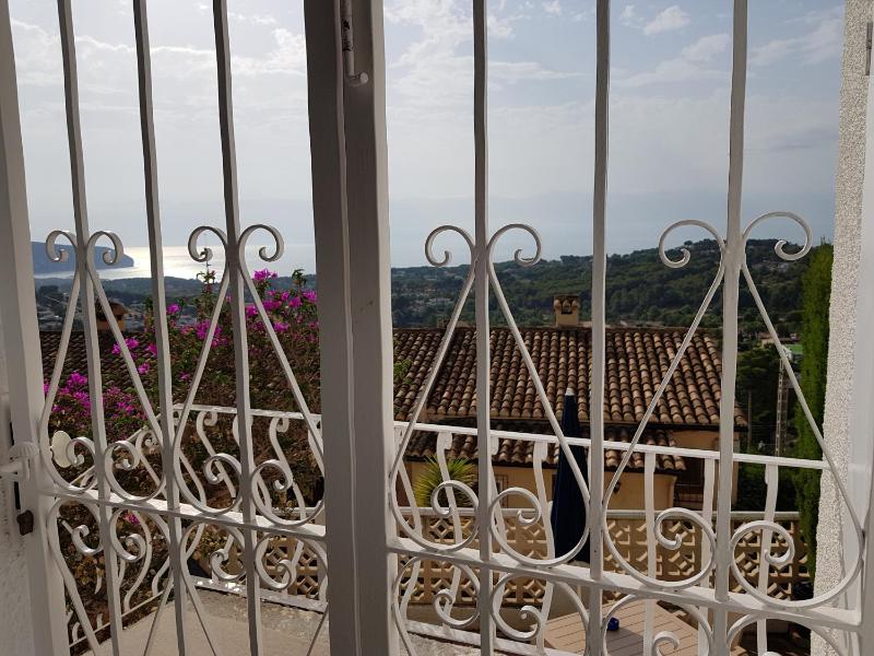 La Trufa - modern spacious home in Moraira with panoramic sea views - image 9