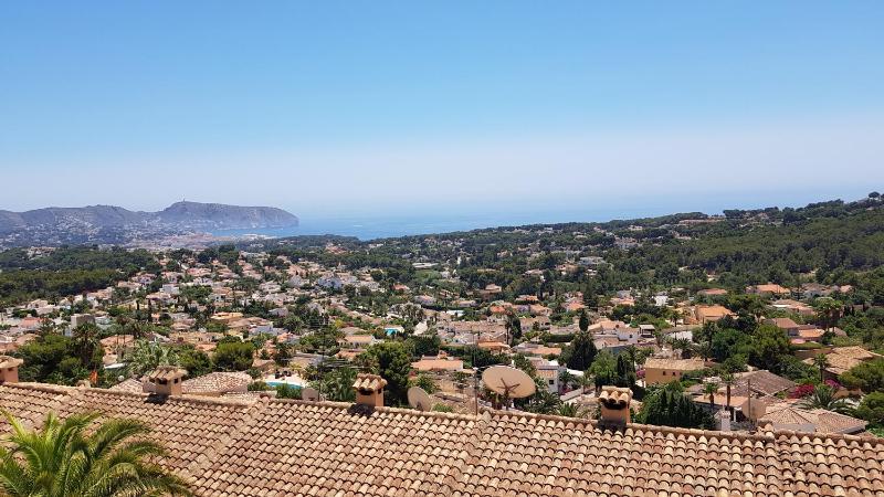 La Trufa - modern spacious home in Moraira with panoramic sea views - image 8