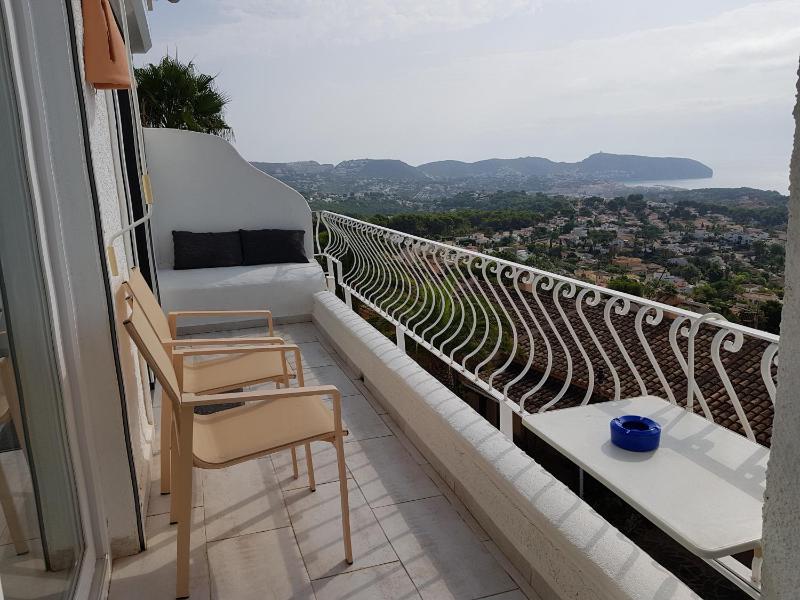 La Trufa - modern spacious home in Moraira with panoramic sea views - image 10