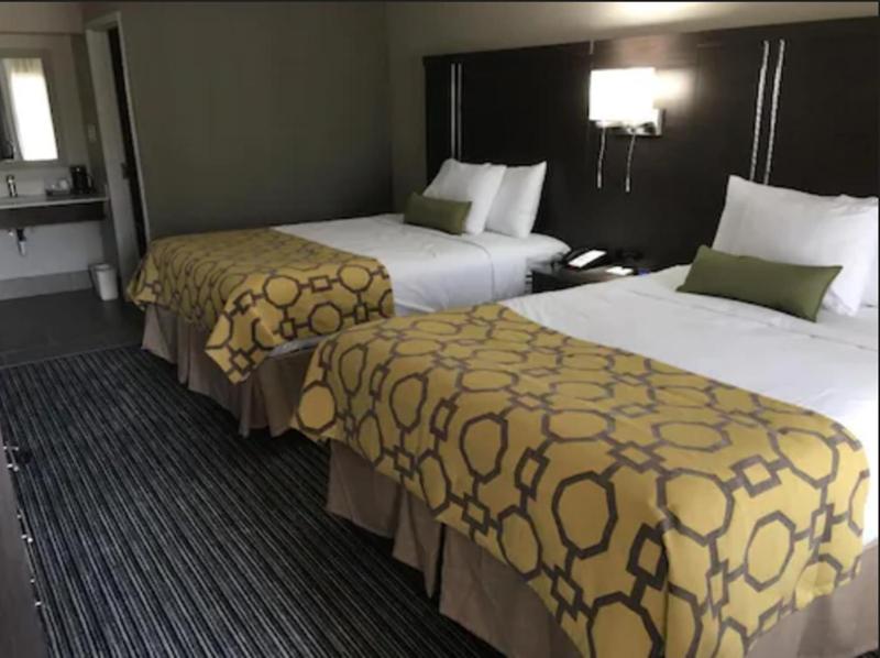 Queen Room with Two Queen Beds - First Floor/Non-Smoking image 2