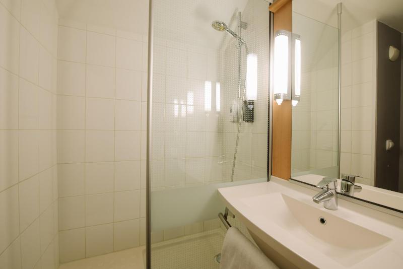 Standard Double Room image 2