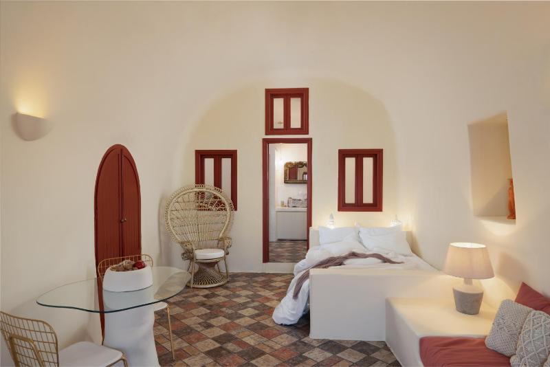 The Architect's Cave House - image 18