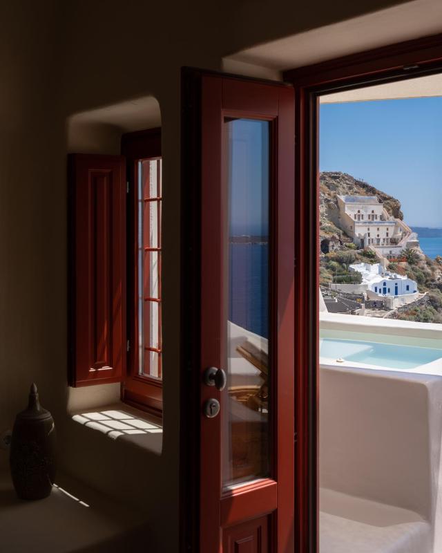 The Architect's Cave House - image 12