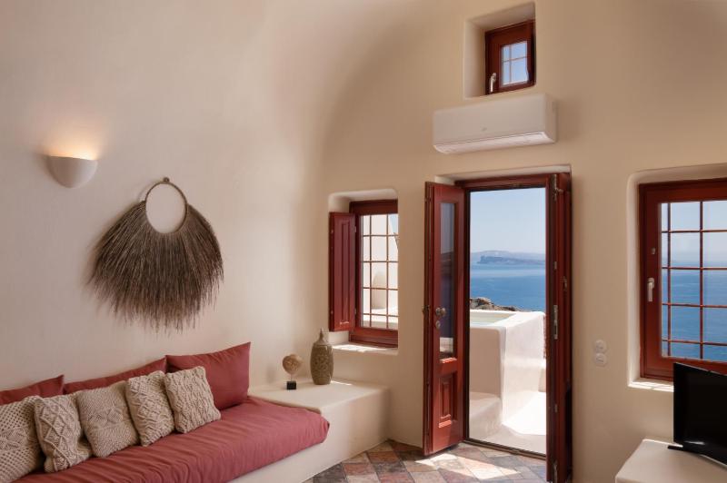 The Architect's Cave House - image 25