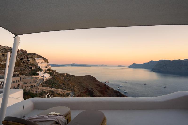 The Architect's Cave House - image 22