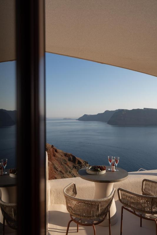 The Architect's Cave House - image 32