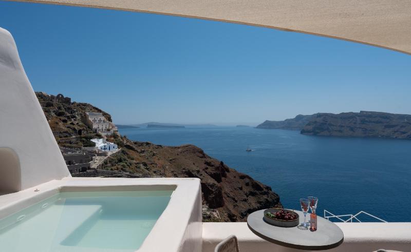 Junior Suite with Outdoor Hot Tub and Sunset View image 4