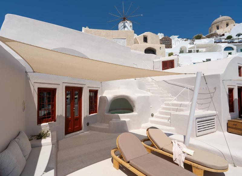 The Architect's Cave House - image 6