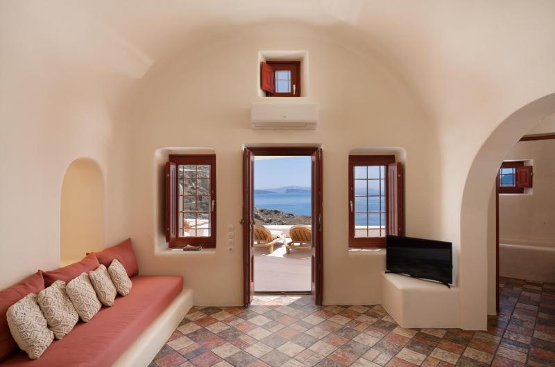 The Architect's Cave House - image 36