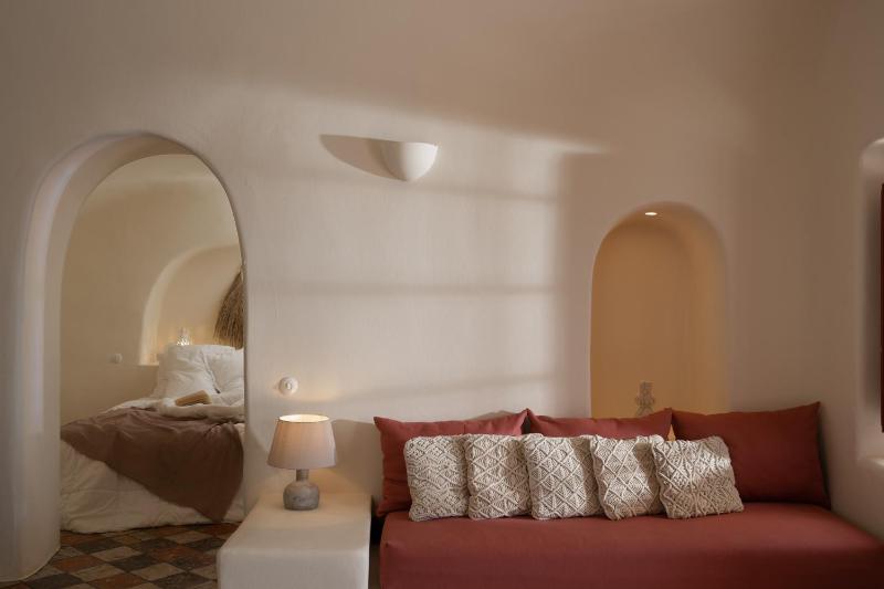 The Architect's Cave House - image 35