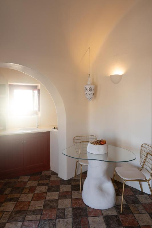 The Architect's Cave House - image 19