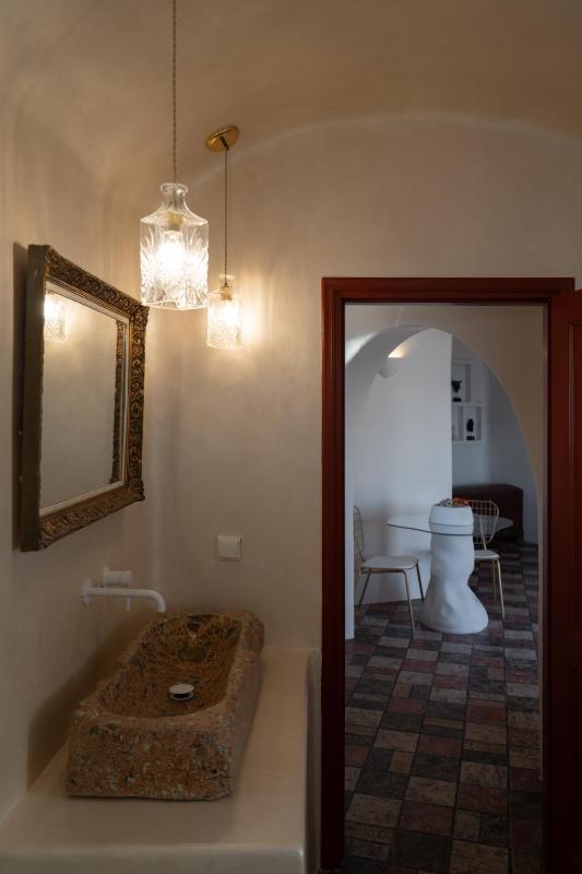 The Architect's Cave House - image 4