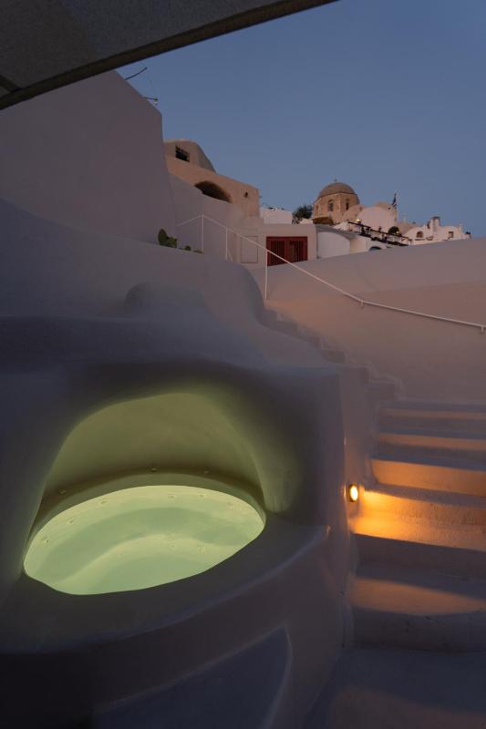 The Architect's Cave House - image 40