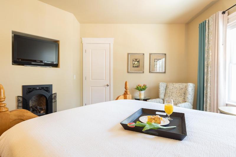 Queen Suite image 4