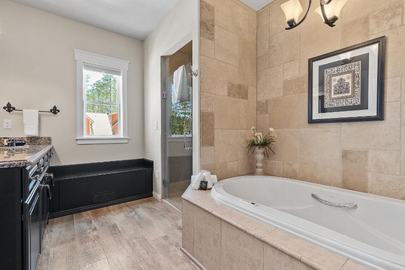 Suite with Garden View image 3