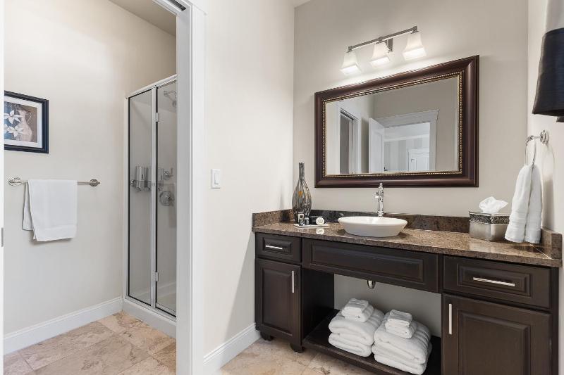 Queen Suite image 3