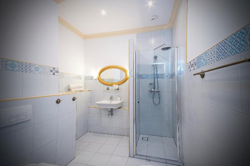 Single Room image 3