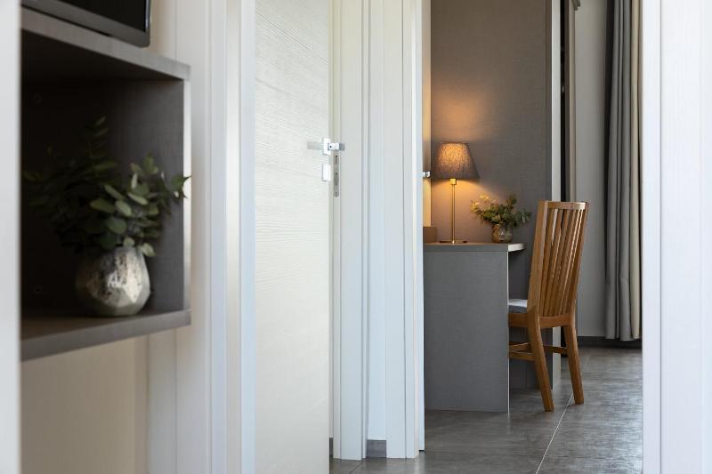 One-Bedroom Apartment image 3