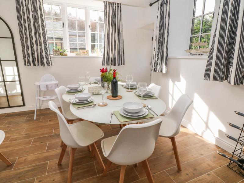 Willow Cottage - image 27